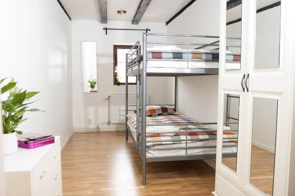 Historical Malt Factory Apartment, 6 Bedrooms, Sleeps 12 , Hot Tub Хелзингборг Екстериор снимка