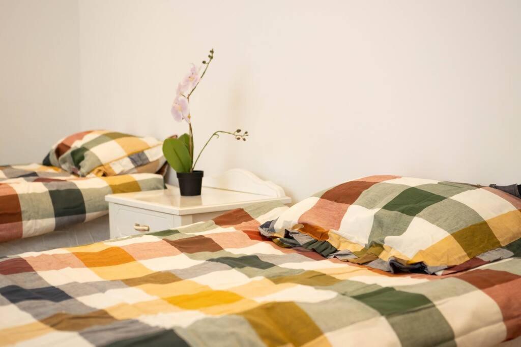 Historical Malt Factory Apartment, 6 Bedrooms, Sleeps 12 , Hot Tub Хелзингборг Екстериор снимка
