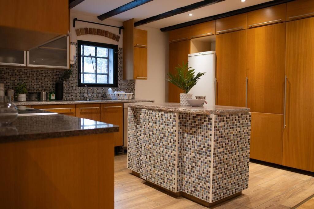 Historical Malt Factory Apartment, 6 Bedrooms, Sleeps 12 , Hot Tub Хелзингборг Екстериор снимка
